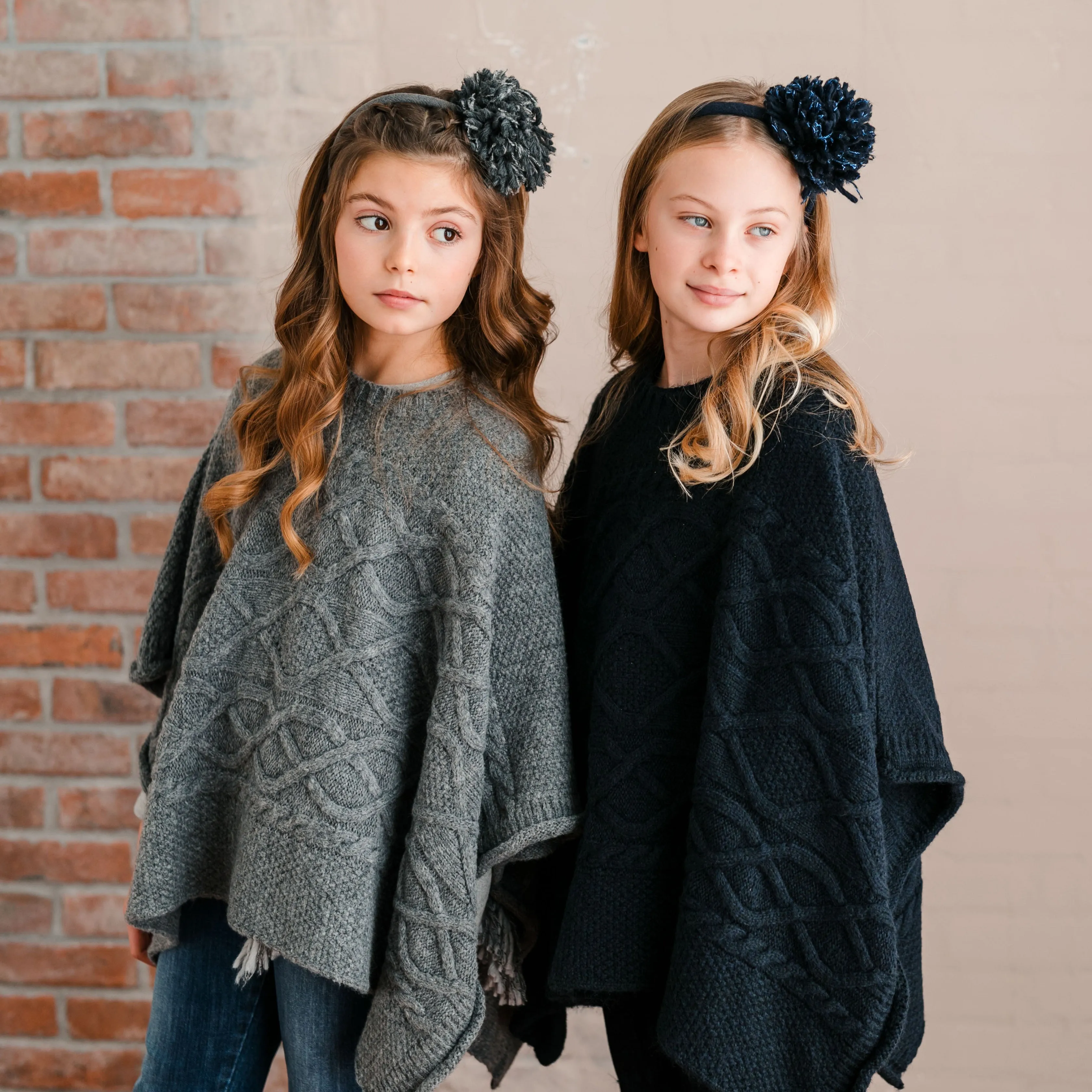 PONCHO IN MAGLIA FANTASIA A TRECCE